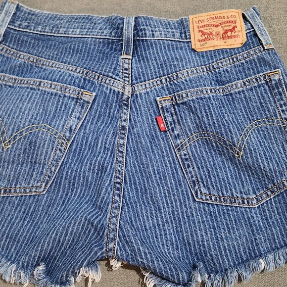 Levi Denim Shorts for Teenager ❌️ Last Chance ❌️ Send me a *reasonable* OFFER❌️ - Picture 3 of 7